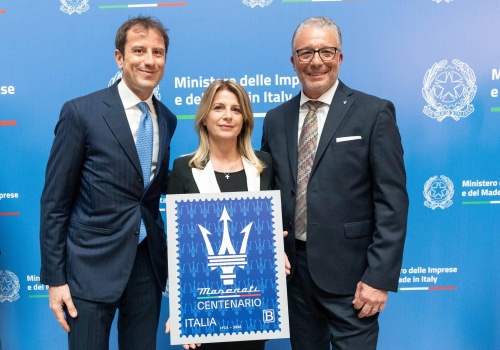 100. rocznica powstania logo Maserati upamiętniona na znaczku pocztowym