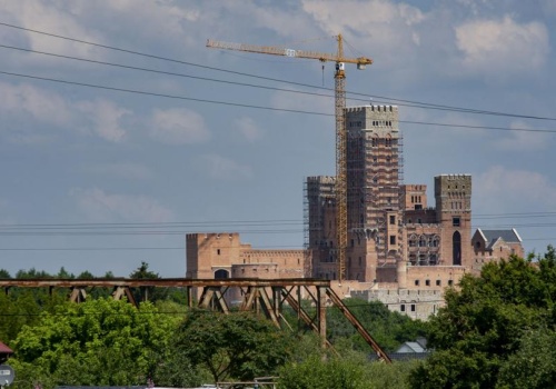 Urzędnicy przegrywają z inwestorem ze Stobnicy. Zamek w Puszczy Noteckiej legalny