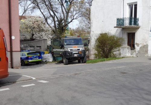 Postanowił skopać ogródek przy kamienicy w Lublinie. Musiała interweniować policja i saperzy