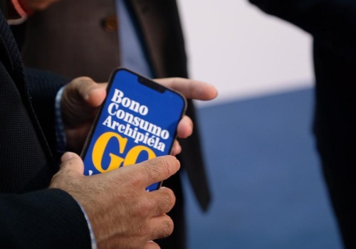 Ruszają bony konsumpcyjne na Wyspach Kanaryjskich. Rząd dopłaci połowę wartości