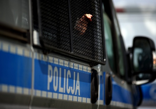 Dlaczego policja pilnuje drewnianego kościoła pod Poznaniem? Proboszcz mówi o zagrożeniu