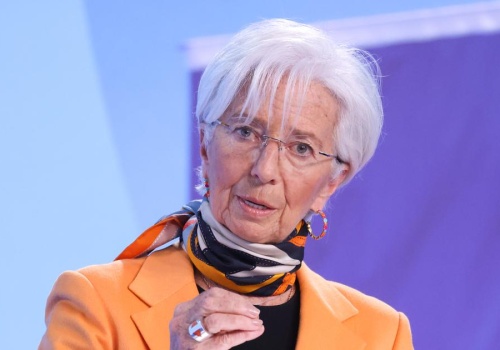 Lagarde: gospodarka strefy euro oddaliła się od bazowego scenariusza