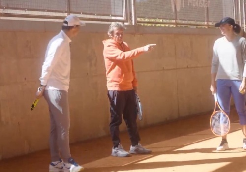 Ekspert już zobaczył pierwsze efekty pracy Świątek z Roigiem. 