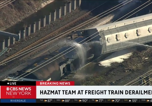 Pociąg towarowy wypadł z torów w New Jersey. Doszło do wycieku