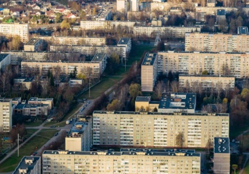 Miały się zawalić, ale ludzie wciąż je kupują
