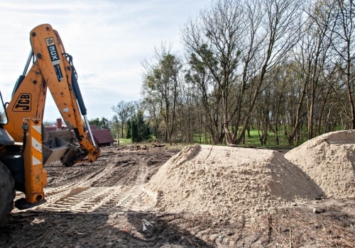 Przebudowują parking przy Bema
