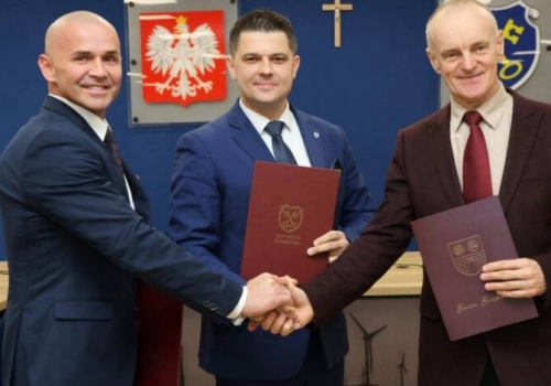 Trzy gminy wybudują wspólną drogę. Kamieńsk, Gorzkowice i Rozprza podpisały porozumienie