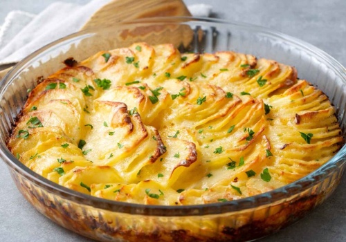 Ta zapiekanka z czosnkiem niedźwiedzim to hit wiosny. Znika z blachy w kilka minut