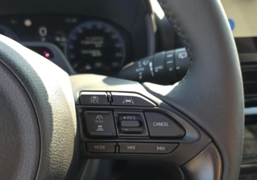 Hybrydowy SUV Toyoty za 111 300 zł pali tylko 5,2 litra. Oferta dla wszystkich