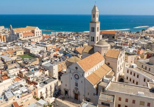 Wycieczka do Apulii za 433 PLN 🏖️🍕 Loty + noclegi w sercu Bari 💚🤍❤️