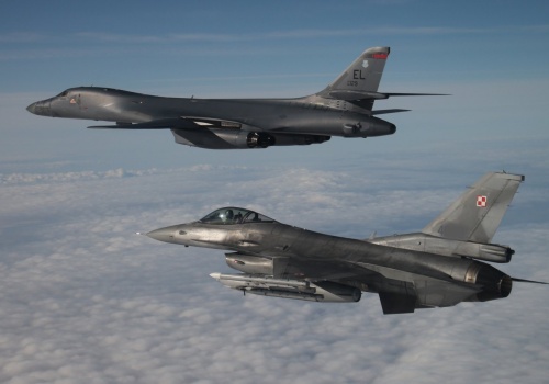 Alarm na niebie nad Polską. Myśliwce w akcji, zamknięte lotnisko w Jasionce