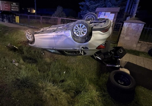 Czołowe zderzenie. Rannych zabrały karetki