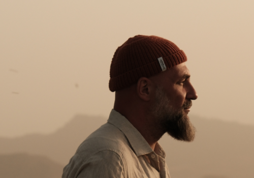 Skubas z osobistą historią w utworze „Lepiej mu szło kiedy pił”