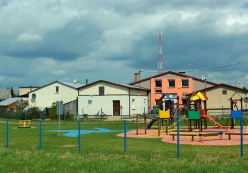 Małe szkoły tańsze w utrzymaniu po nowelizacji. Samorządy: to nie rozwiąże luki oświatowej