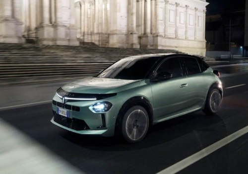 Nowa Lancia Ypsilon dostała benzynowy silnik Turbo 100 KM z łańcuchem rozrządu i manualną skrzynię. „Ludzie chcą klasycznych napędów”