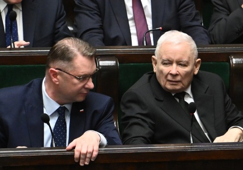 Ryzykowna strategia Kaczyńskiego. Decyzja może zachwiać poparciem PiS