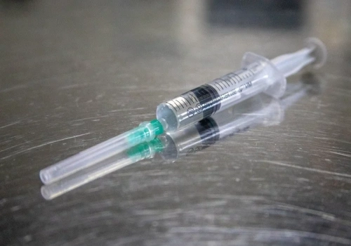 Klinika dla uzależnionych podzieliła Warszawiaków. Starcie dwóch manifestacji