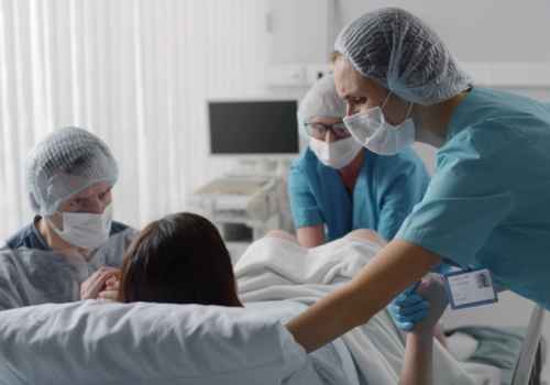 Nowe wyceny porodów najwcześniej w lipcu. Likwidacja porodówek przyspiesza, szpitale liczą straty