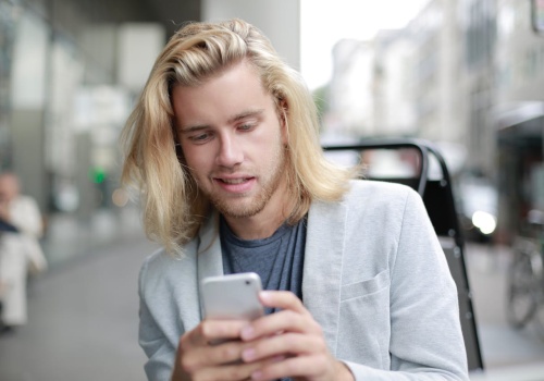 Badanie pokazuje, że popularne chatboty AI rozpowszechniają dezinformację medyczną