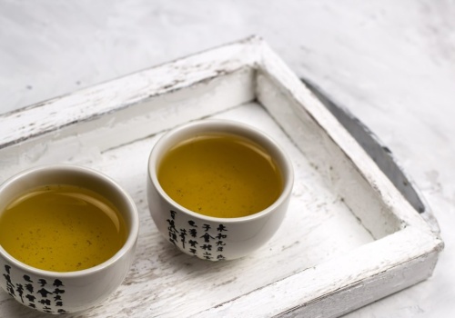 ​Chcesz mieć talię osy i wyglądać młodo? Pij herbatę, którą kochają Japonki