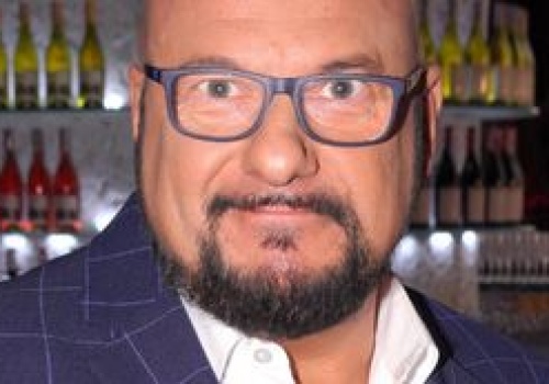 Piotr Gąsowski ma renomę nieprzeciętnego kobieciarza. Czas umilał mu 