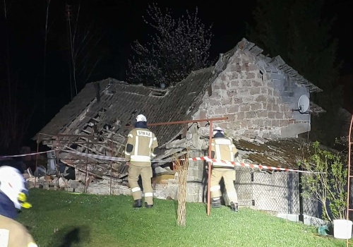 Wybuch gazu w Jadownikach. Część budynku zawalona, jedna osoba poszkodowana