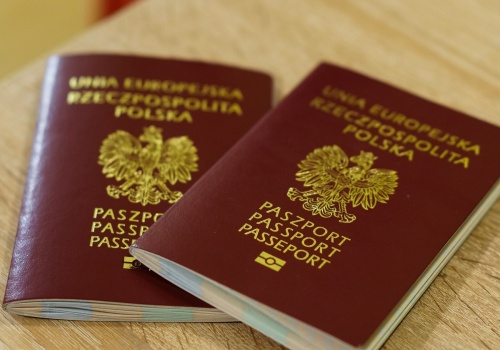 Nowa funkcja w aplikacji mObywatel. Można złożyć wniosek o paszport dla dziecka