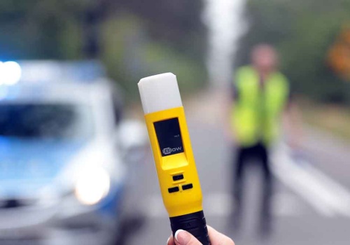 Krosno Odrzańskie. Kierujący Fordem otworzył drzwi i od razu czuć było woń alkoholu