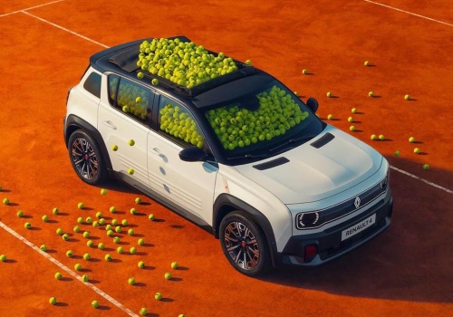 Nowe Renault 4 z elektrycznym, płóciennym dachem. Producent szykuje niespodziankę na Roland-Garros.