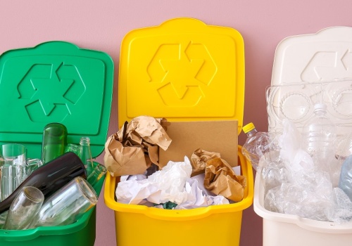 Od kubka po jogurcie do butelki po oleju. Jak segregować brudny plastik?