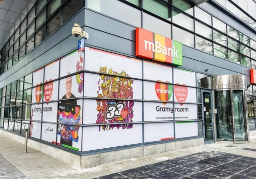 mBank idzie na wojnę z Revolutem? Bezpłatna karta podróżnicza i więcej ekspresowych przelewów