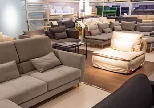 Zamykają najstarszy salon meblowy. Wyprzedaż likwidacyjna w dużym sklepie w Polsce