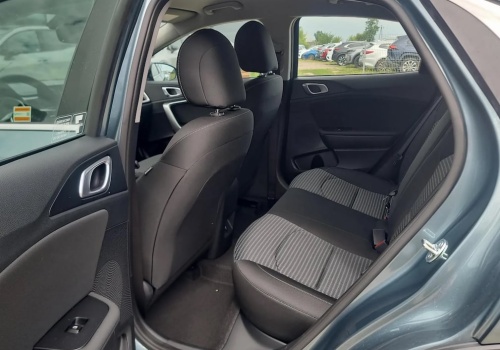 14 tys. zł więcej w salonie Kii oznacza silnik 1.5 zamiast 1.0 i większy bagażnik o 74 l