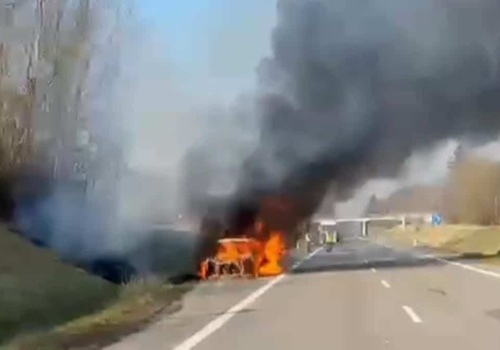 Pożar Audi na ekspresówce. Samochód zaczął płonąć podczas jazdy