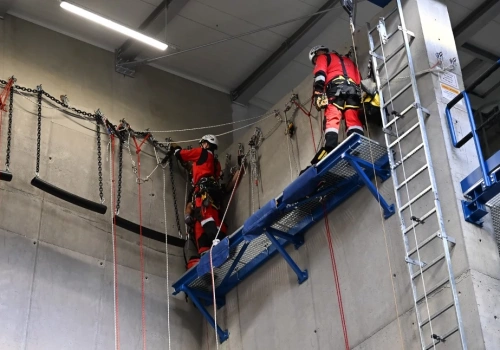 Konferencja poświęcona bezpieczeństwu i higienie pracy oraz pokaz treningowy ratowników