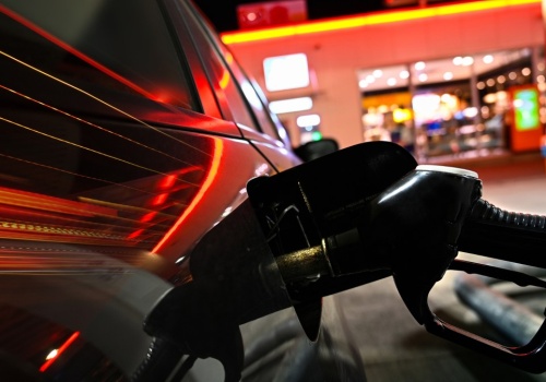 Trzej policjanci z zarzutami po wydarzeniach na stacji paliw. Pobicie czy uzasadniona interwencja?