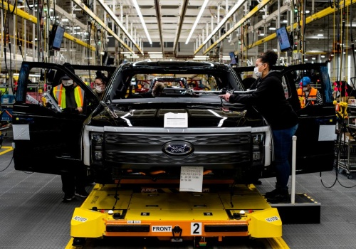 Ford i GM dostali nietypową propozycję z Pentagonu. W grze gigantyczne kontrakty