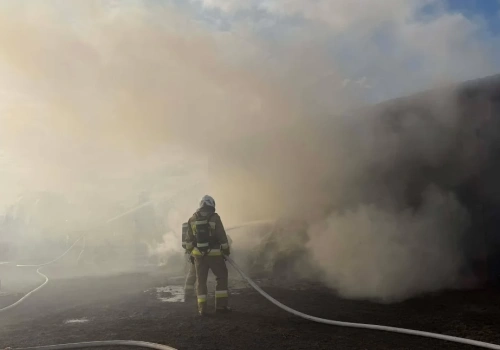 Wielkie Zanie: paliły się baloty siana w budynku gospodarczym