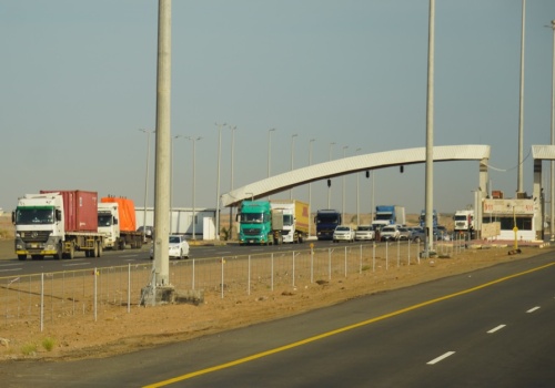 Ciężarówki poszły w ruch. Wojna w Iranie umacnia nowy szlak transportowy