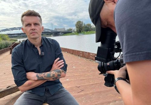 „Są ludzie, którzy szczerze mnie nienawidzą”. Rozmawiamy z Michałem Fują, dziennikarzem śledczym TVN