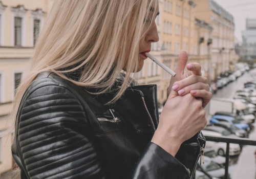 Pokłóciłem się z żoną o palenie na balkonie w bloku. Nie miałem racji