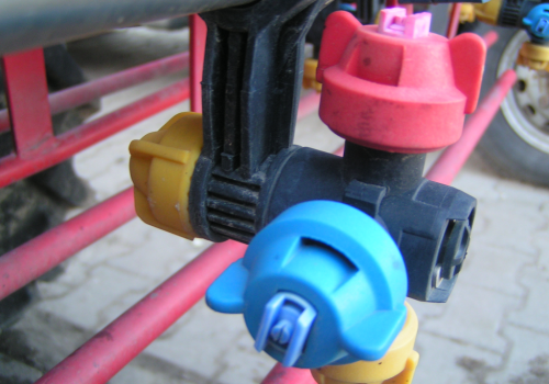 Jak dobierać dysze do opryskiwacza po kolorze?