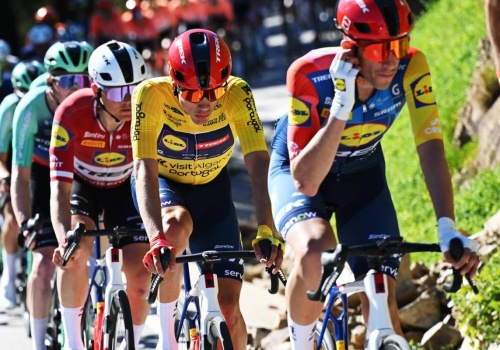 Juan Ayuso opuści ardeńskie klasyki