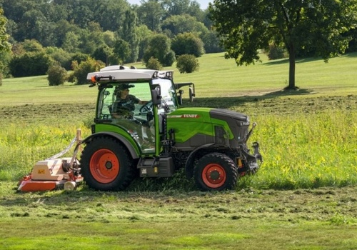 Pierwszy elektryczny traktor w Polsce w Przasnyszu. Upada wiejski bastion diesla
