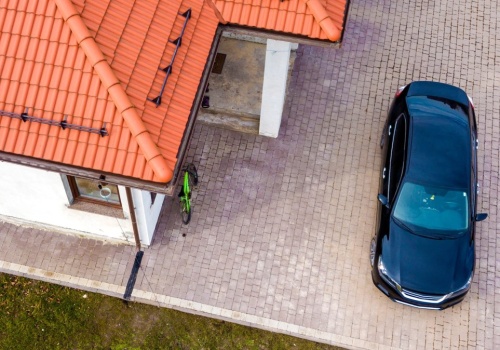 Nawet 23 tys. zł na wiatę dla auta. Właściciele domów mają mało czasu