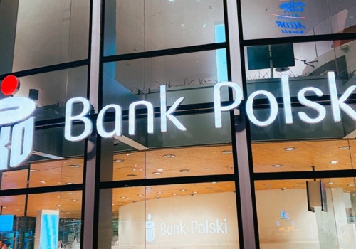 Klienci PKO BP nabijani w butelkę. Bank wyjaśnia jak to działa