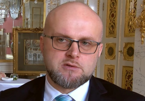 Ostatni bastion socjalizmu. Rozmowa z KRZYSZTOFEM ŁANDĄ