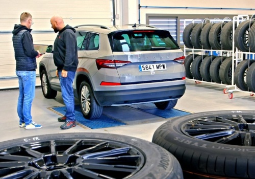 Test opon letnich do SUV-ów na sezon 2026 – 8 modeli z różnych półek cenowych