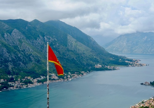 Zasłona z bananów i transnarodowe sieci. Jak czarnogórski biznesmen koordynował przerzut narkotyków dla bałkańskiej mafii