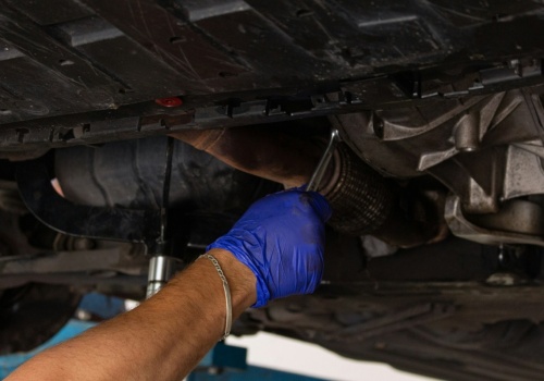 Dlaczego tłumiki samochodowe rdzewieją? Ekspert wyjaśnia.